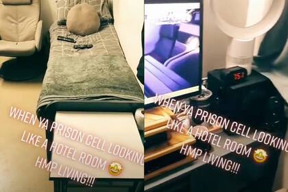 El hombre hizo un paneo por su celda y mostró los lujos