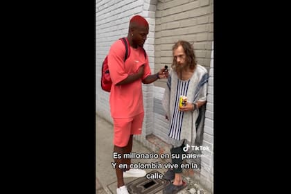 El hombre indicó que vive en la calle por elección (Captura video)