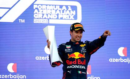 El hombre más feliz en una carrera con un desenlace increíbe: Sergio Pérez en el podio de Bakú