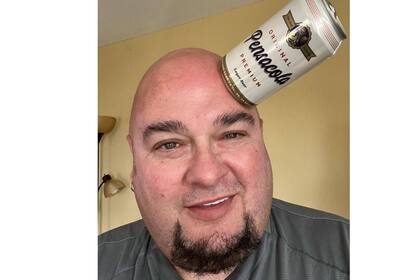 El hombre no duda en mostrar sus "habilidades"Foto Instagram @iamcanhead