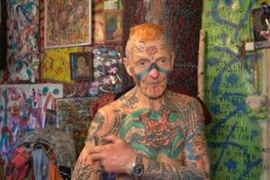Furor en las redes: un jubilado ruso se hizo más de 60 tatuajes en dos años