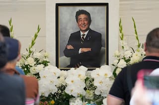 El hombre que asesinó al ex primer ministro japonés es condenado a cadena perpetua