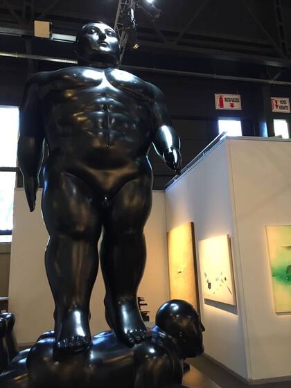 "El Hombre que camina" (2000), escultura de Botero que presidió el Patio de los Maestros de arteba en 2017