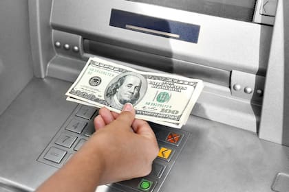 La venta urgente de 1000 dólares a un precio especial es una de las estafas utilizadas cuando ciberdelincuentes toman el control de una cuenta de WhatsApp