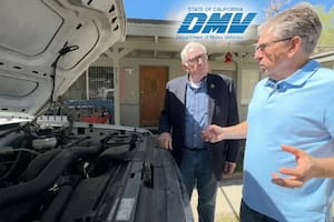 Vendió su camión a un amigo hace 14 años y ahora el DMV quiere cobrarle US$1300 por tarifas y multas