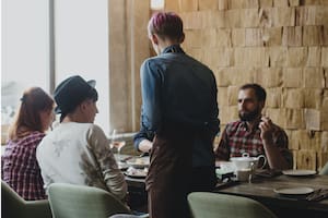 El hombre se mostró indignado al ver la cuenta (Foto de carácter ilustrativo - PEXELS)
