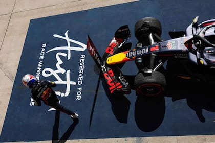 El hombre y la máquina: Max Verstappen sumó 119 puntos en las últimas cinco fechas y recortó a 40 puntos la diferencia con el puntero del campeonato, Oscar Piastri (McLaren); el modelo RB21 enseña un rendimiento que ilusiona al piloto neerlandés a batallar por el título