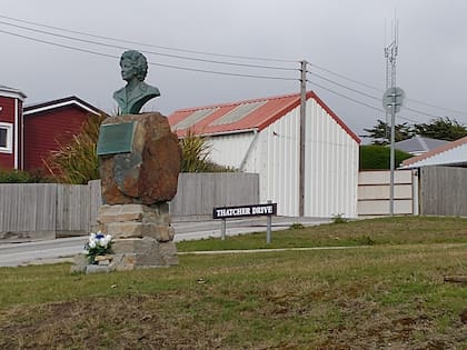 El homenaje a Margareth Thatcher, en la avenida que lleva su nombre en la capital de las Malvinas