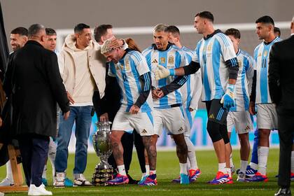 El homenaje de los jugadores a Di María