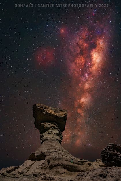 El Hongo, en el Valle de la Luna, y la Vía Láctea, por Gonzalo Santile