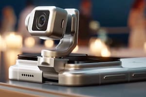 Presentaron un smartphone con una cámara robot incorporada