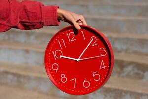 Cuándo termina el horario de verano en Estados Unidos y en qué momento toca adelantar la hora en USA