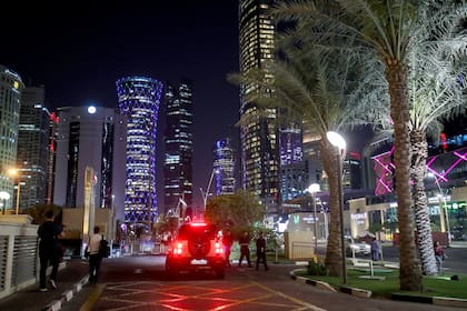 El horizonte de Doha West Bay, en una vista nocturna