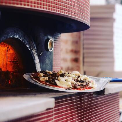 El horno de leña de Cosi Mi Piace hace toda la diferencia.