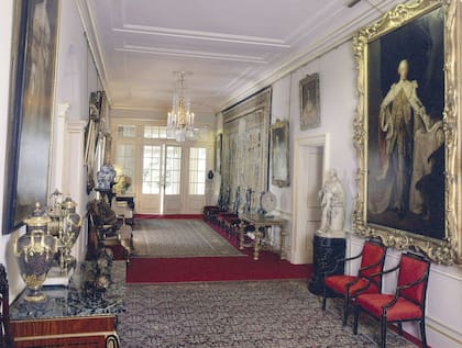 El ‘Horse Corridor’, un pasillo decorado con pinturas y esculturas ecuestres que reflejan la pasión de la Reina Madre por los caballos