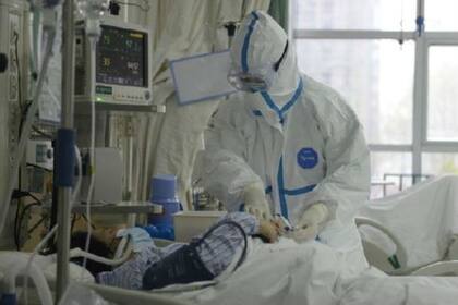 El Hospital Central de Wuhan ha publicado imágenes de su equipo tratando a los pacientes con coronavirus