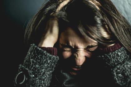 El Hospital Clínico de Barcelona en España informa que el consumo prolongado de estimulantes, incluida la cafeína, puede aumentar la ansiedad