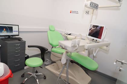 El hospital está equipado con sillones dentales de alta gama y consultorios con ergonometría inteligente