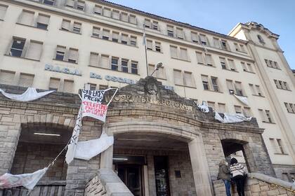 El Hospital Interzonal General de Agudos "Dr. Oscar E. Alende", nosocomio donde se encuentra internado el turista de 41 años