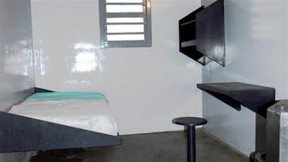 Cada detenido tiene su celda "húmeda" individual