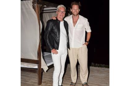 El host de Ufo Point con el modelo Mario Guerci en la Cena-fiesta de blanco