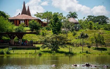 Vista desde el agua del hotel África en la Hacienda Napoles.