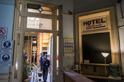El Hotel Bolívar funcionó como un hostel hasta el año 2018, cuando fue comprado por su actual dueño.