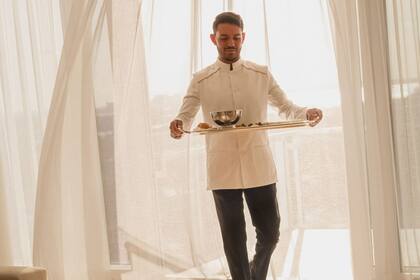 El hotel busca trabajadores como botones