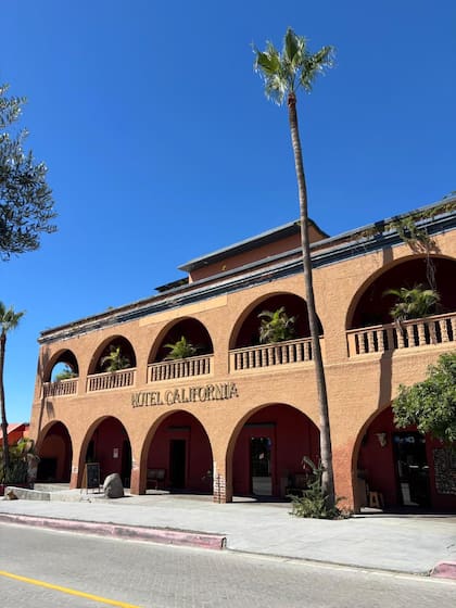 El Hotel California hoy en día, a la espera de ver si lo vuelven a abrir o no, y si conversan o no su fachada histórica
