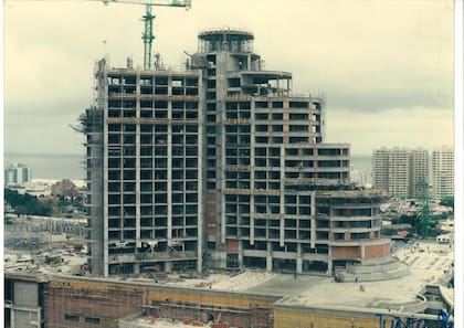 El hotel Conrad, en plena construcción