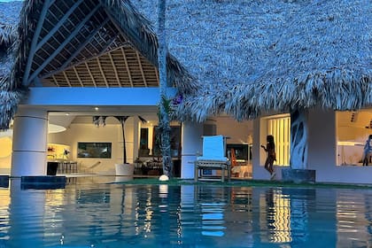 El hotel cuenta con 11 habitaciones y una pileta climatizada.