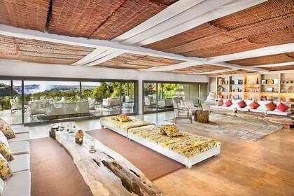 El hotel cuenta con 183 habitaciones con vistas a las Cataratas del Iguazú o a la inmensidad de la selva, diseñadas especialmente para disfrutar una atmósfera única de bienestar