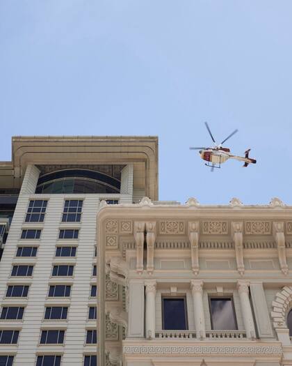 El hotel cuenta con su propio helipuerto, para que los huéspedes lleguen en 7 minutos al aeropuerto.
