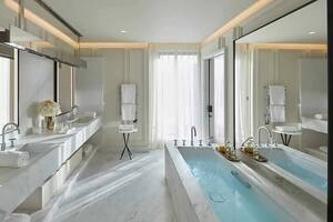 Así es el lujoso hotel donde se hospedan Benjamín Vicuña y Eli Sulichín en París