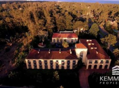 El hotel El Campanario, en Beverly Hills de Punta del Este, se inauguró en 1995 y hoy está a la venta por seis millones de dólares (Foto: https://www.zonaprop.com.ar/)