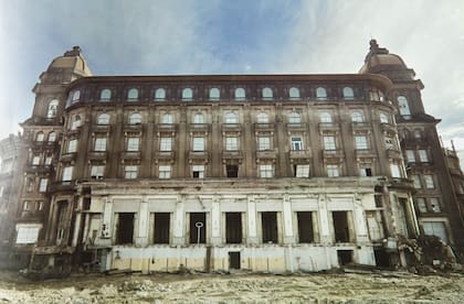 El hotel estuvo abandonado desde 1997 hasta 2008, cuando empezaron las obras para dejarlo a nuevo.