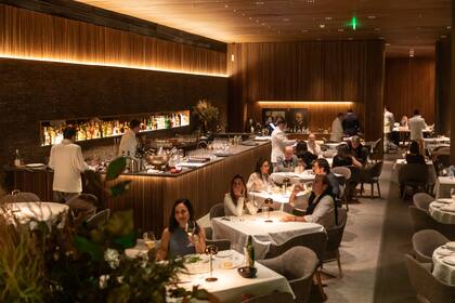Gero, el restaurante signature –el segundo en la ciudad–, inaugurado en simultáneo con el hotel y con mesas colmadas desde el día uno.