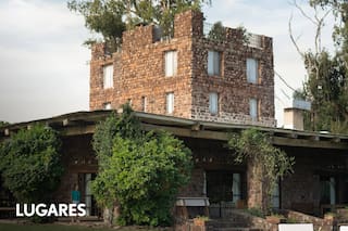 Está en medio del campo, tiene detalles de lujo y es atendido por sus dueños