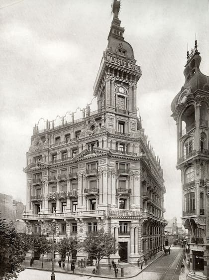 El Hotel Majestic en los años 20, en todo su esplendor, cuando Antoinette Chanel habitaba en Buenos Aires.