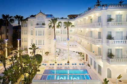 El Hotel MiM Ibiza Es Vivé conserva su icónica fachada de estilo art déco