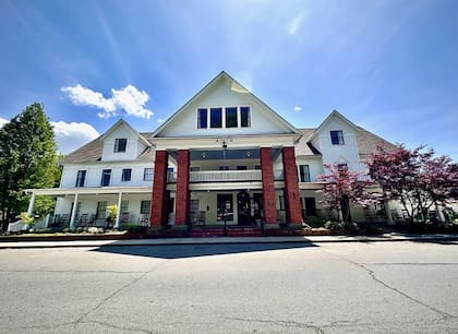 El Hotel NuWray ofrece excelente gastronomía en Burnsville (Instagram/@sdosier)