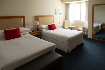 El Hotel Península cuenta con habitaciones espaciosas