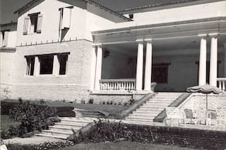 El hotel que se asentó entre médanos y desde donde se construyó uno de los destinos más demandados del verano