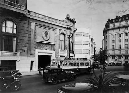 El hotel Plaza, el edificio de los muebles Nordiska que reemplazó a la residencia Tornquist en 1935. Foto de 1936.