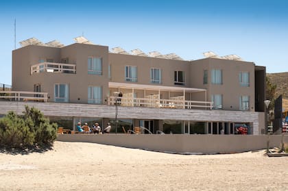 El Hotel Rayentray está sobre la playa