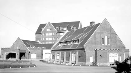 El hotel San Rafael en 1950. Punta del Este cumple 115 años. (Foto: Archivo El País)