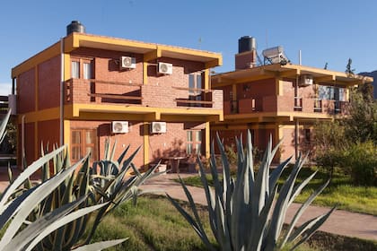 El hotel tiene lo necesario para descansar y seguir adelante, hasta clases de yoga.