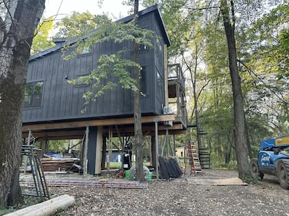 El hotel Treehouses at Starved Rock cuenta con dos casas del árbol muy lujosas en el parque estatal de Illinois (Facebook/Treehouses Starved Rock)