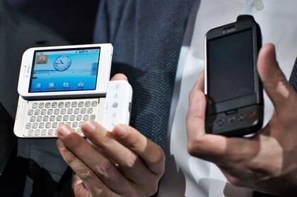 El HTC G1 original, con pantalla táctil y teclado Qwerty