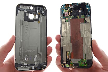 El HTC One M8 por dentro, en el análisis de iFixit